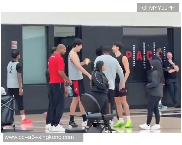 阿夫迪亚学中文与瀚森交流掌握左右手表达能力提升