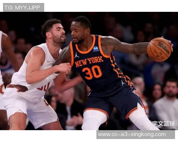 兰德尔半场表现稳定12投4中贡献13分5篮板1助攻状态回暖助力球队奋战