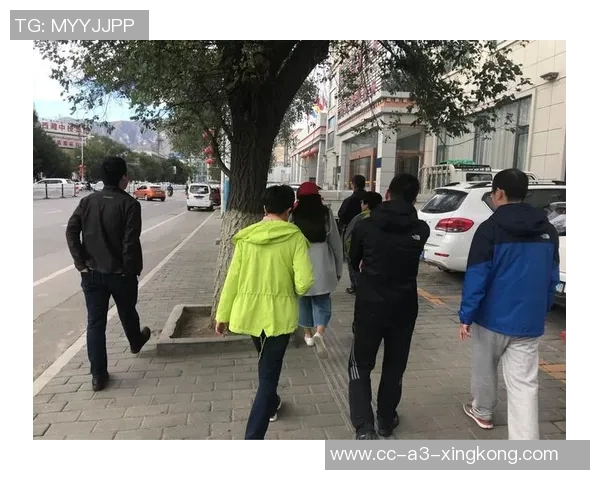 斯潘塞琼斯分享生活便利球馆附近公寓无车出行借队友车辆解决问题